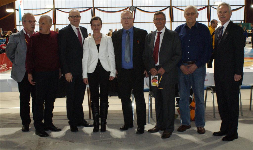 vlnr. Eckhardt Wallmuth (Vizepräsident Ringerverband M-V), Rudolf Vesper (Olympiasieger 1968), Erwin Sellering (Ministerpräsident M-V), Anja Brauer (Vorsitzende Demminer RV), Uwe Bremer (Präsident Ringerverband M-V), Wolfgang Rehmer (Präsident LSB M-V), Lothar Metz (Olympiasieger 1968) und Dr. Michael Koch (Bürgermeister Demmin)